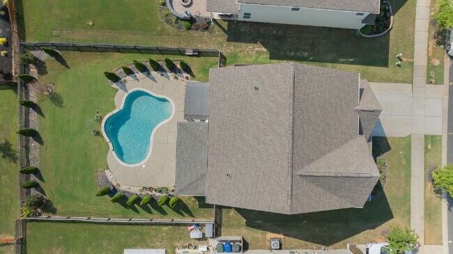 Building Photo - Beautiful Upscale Executive Home with Pool 4B/3Bth with 3,100 sqft