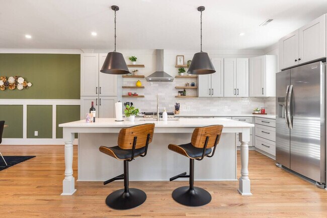 Building Photo - 806 Colorado Ave