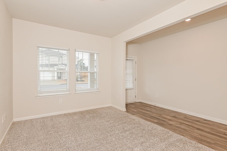 Building Photo - 5922 Green Ash Ct