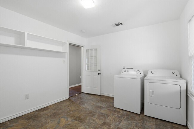 Building Photo - 3201 McCart Ave