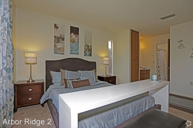 Building Photo - 4420-4440 Oakhollow Dr