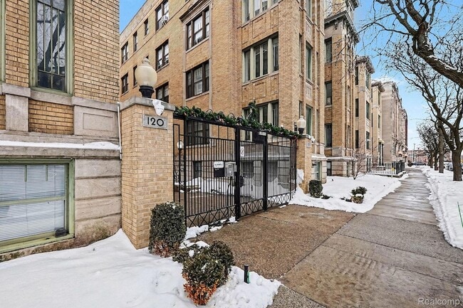 Building Photo - 120 Seward Ave