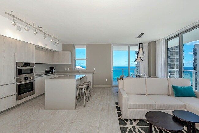 Building Photo - 4010 S Ocean Dr