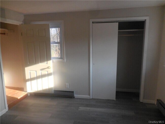 Building Photo - 14 Maurice Ln
