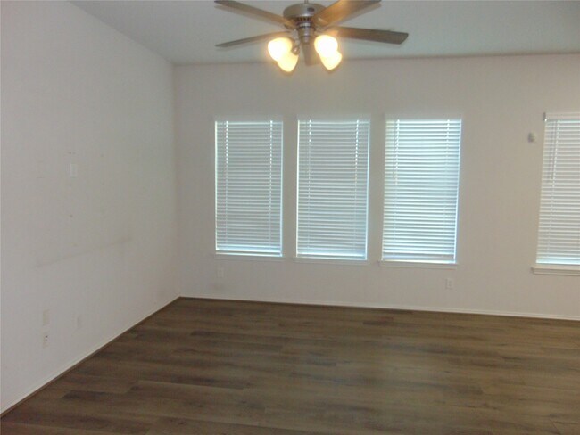 Building Photo - 24978 Tidmor Ln