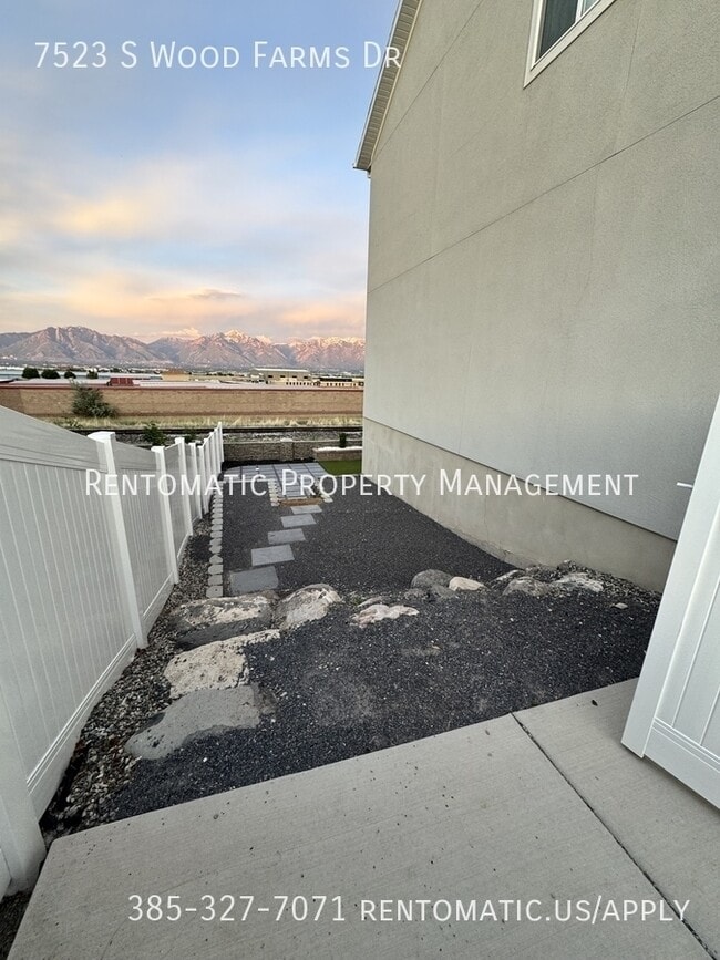 Building Photo - 7523 Wood Farms Dr