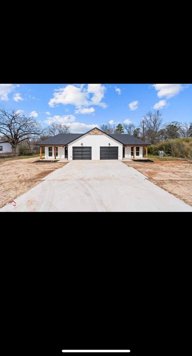 Building Photo - 3219 Stone Rd