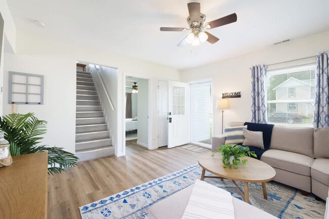 Building Photo - 415 Short St