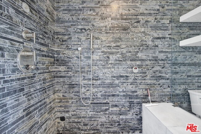 Building Photo - 2124 Reservoir St