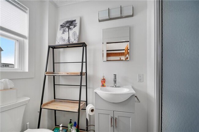 Building Photo - 28 Glenwood Ave