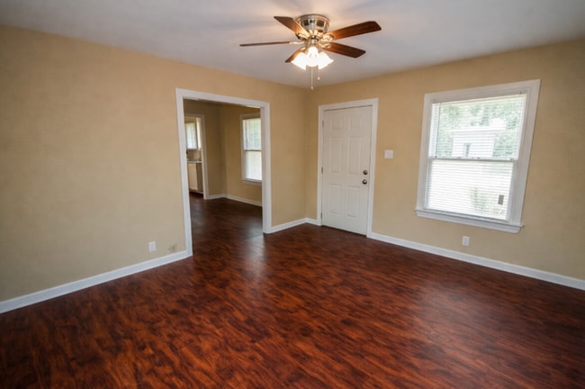 Building Photo - Spacious Cozy Home in Eastlawn