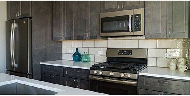 Building Photo - 717 Rogers St