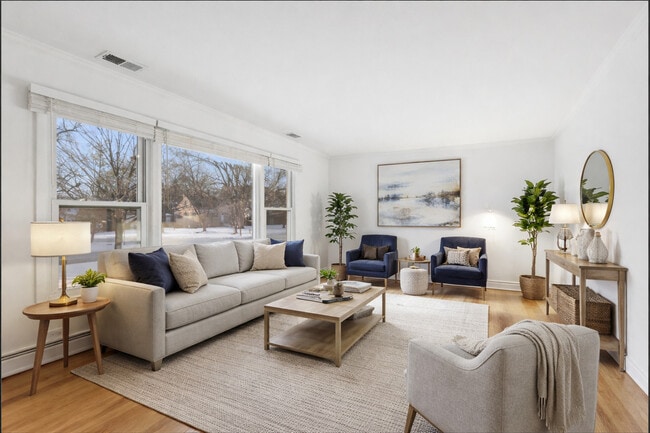 Building Photo - 645 Justina St