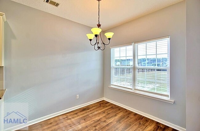 Building Photo - 452 Huntington Dr