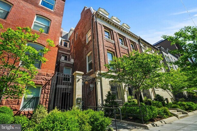 Building Photo - 1745 N St NW