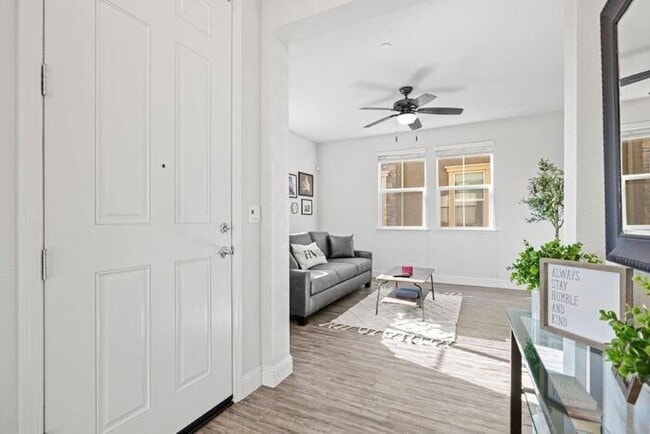 Building Photo - Beautiful Solar 3/2 located in Roseville! Across from Park! Gated Community!