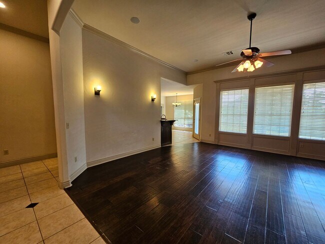 Building Photo - 513 Summit View Ct