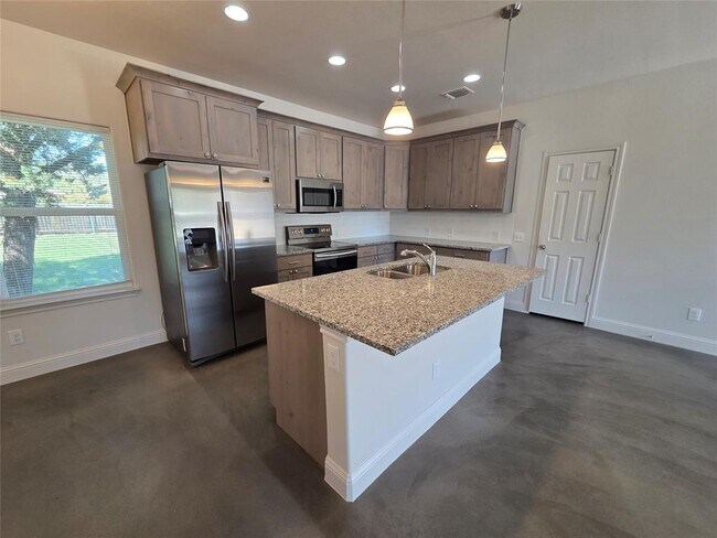 Building Photo - 800 Woodview Dr