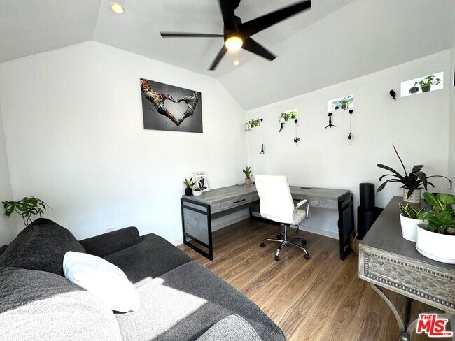 Building Photo - 2241 1/2 Harwood St