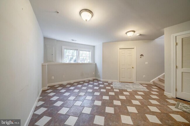 Building Photo - 921 Harrison Cir