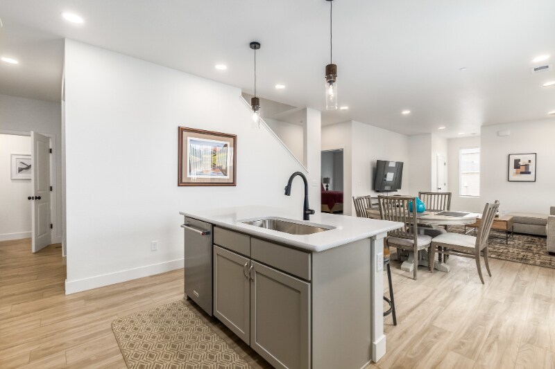 Building Photo - 5795 Champlain Dr