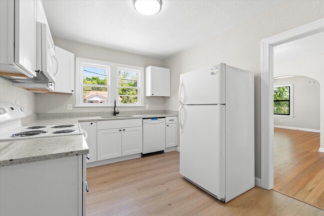 Building Photo - 9 Spencer St