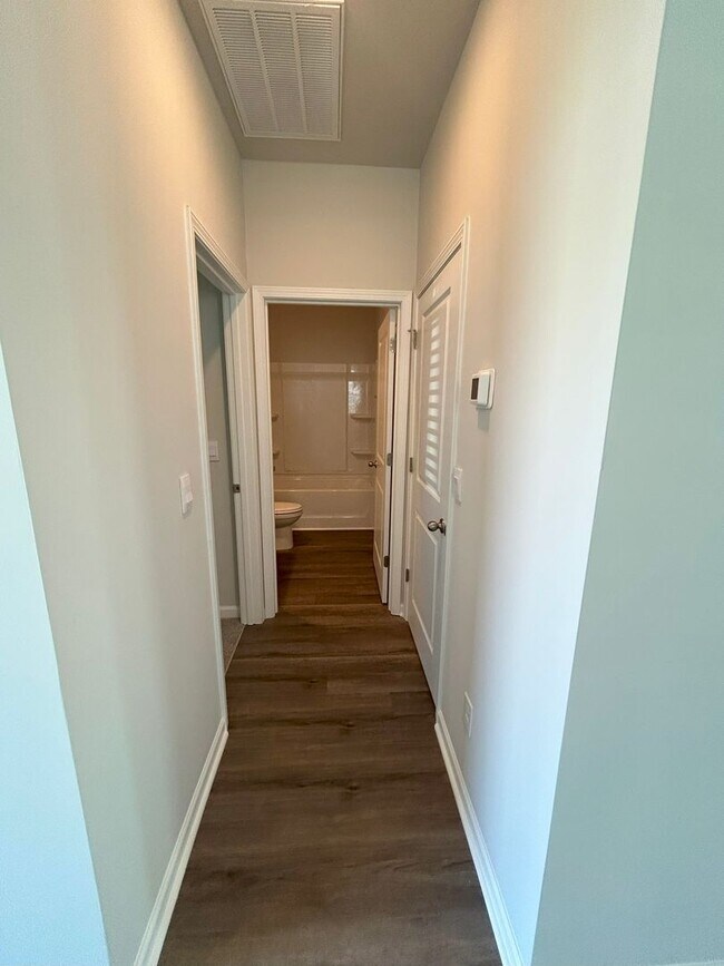 Building Photo - Brand new home with community amenties nes...