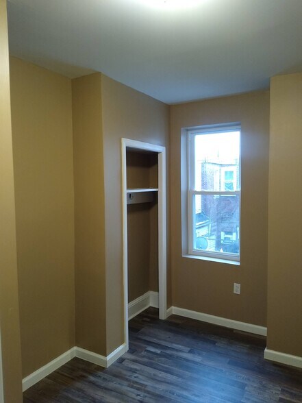 Building Photo - 2054 Ann St