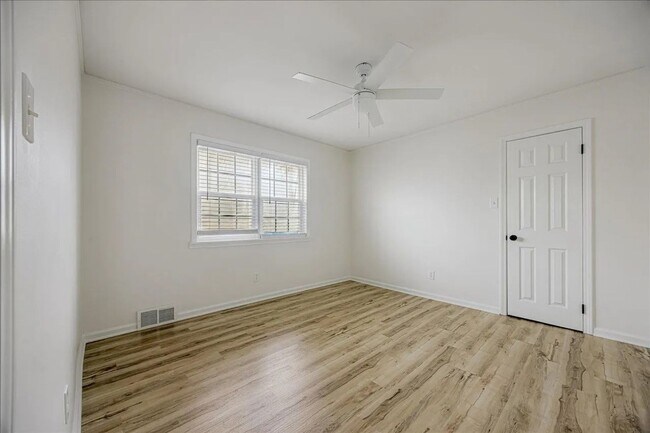 Building Photo - Newly Renovated Home for Rent in Great and Quiet Neighborhood!