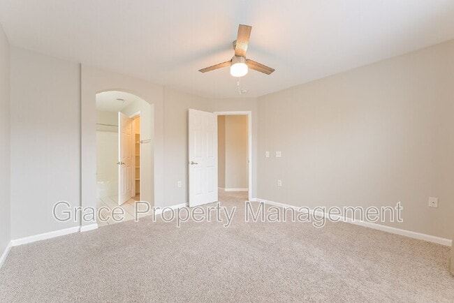 Building Photo - 1495 Red Cliff Way
