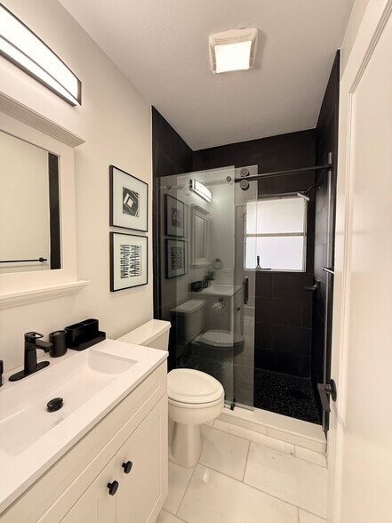 Building Photo - 1920 Victoria Ave