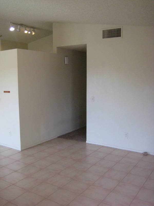 Building Photo - 10106 Cll Del Este
