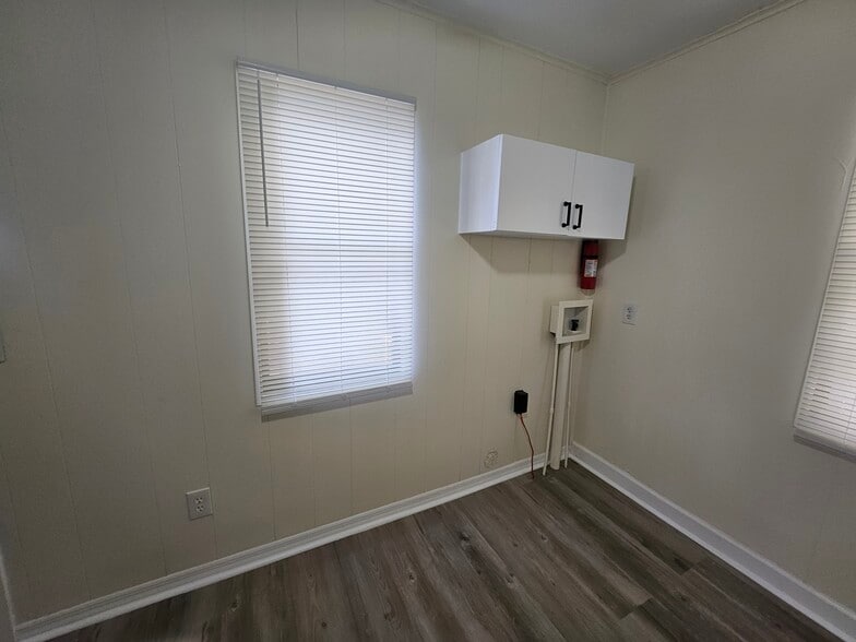 Building Photo - 7009 Old Middleburg Rd S