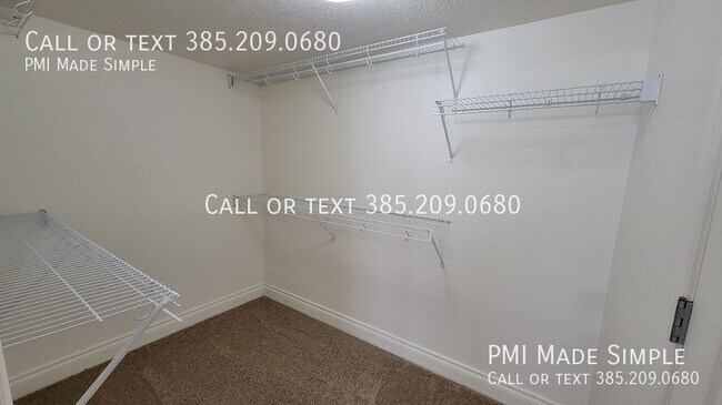 Building Photo - 3042 E Somerset Dr