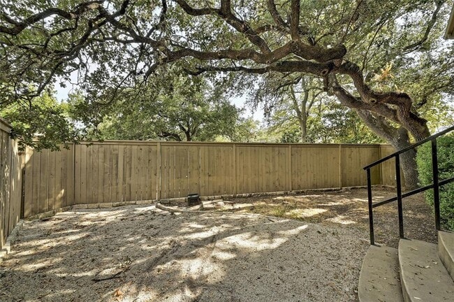 Building Photo - 1016 Harwood Pl