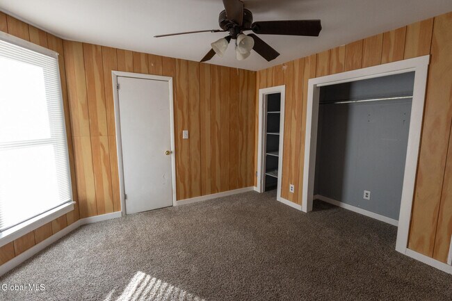 Building Photo - 104 Lawrence St