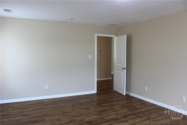 Building Photo - 216 Lake Pointe Dr