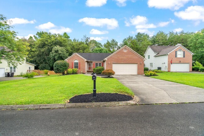 Building Photo - 8112 Meadowood Ln