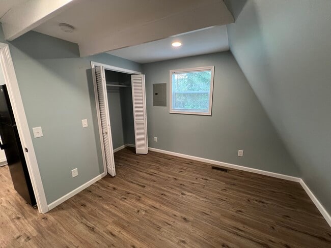 Building Photo - 12 Swiss Dr