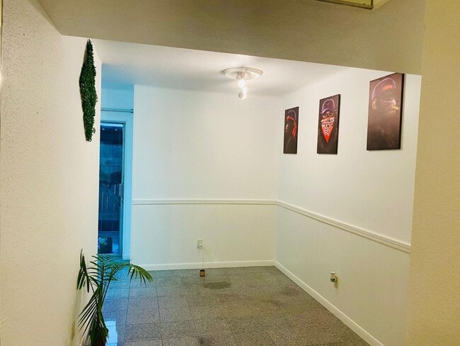 Building Photo - 6202 Skyline Dr