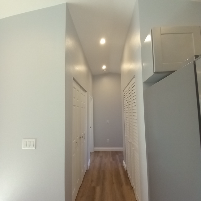 Building Photo - 3640 Catalina Dr