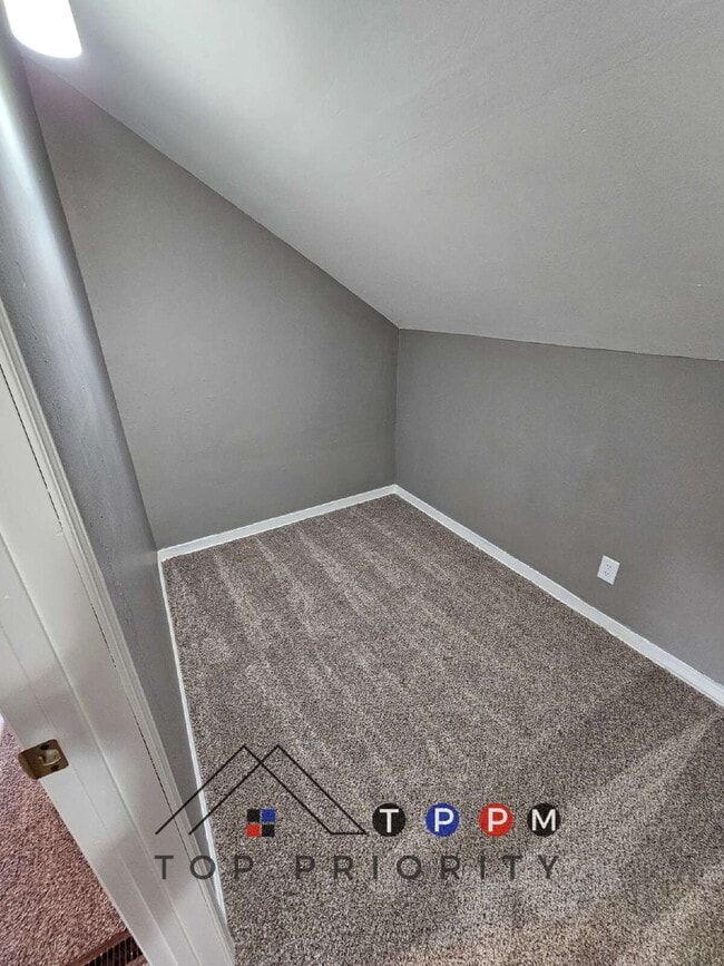 Building Photo - 3 Bedroom | 1 Bathroom Single-Family Home ...