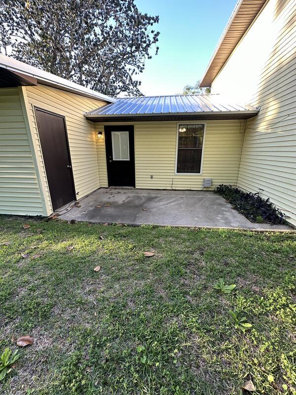 Building Photo - 16310 South Boulevard - 5