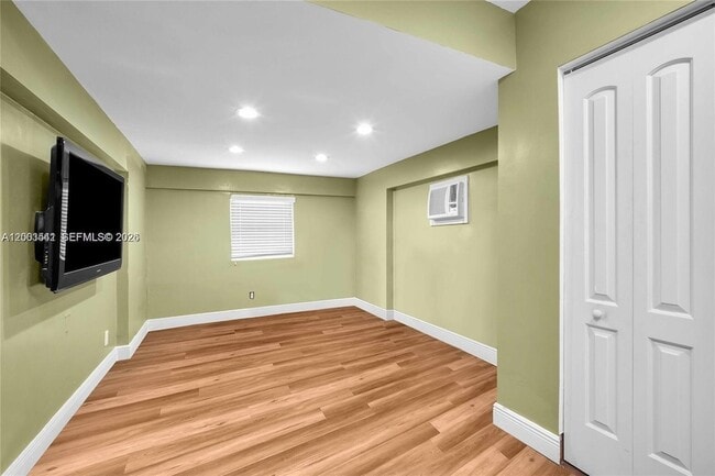 Building Photo - 2825 SW 5th St