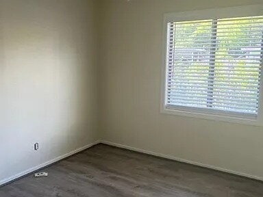 Building Photo - 2 bedroom, 1 bath duplex