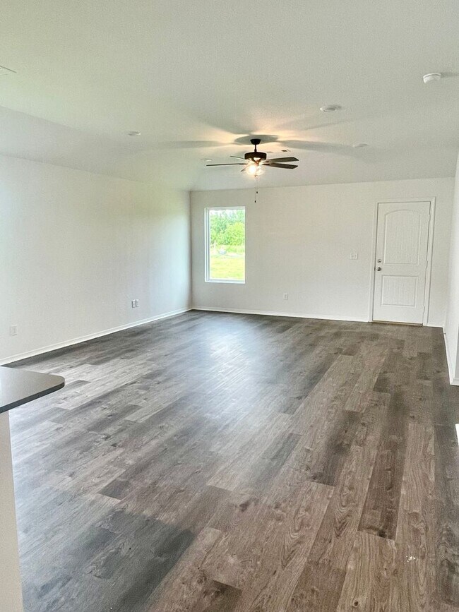 Building Photo - Home For Rent!
