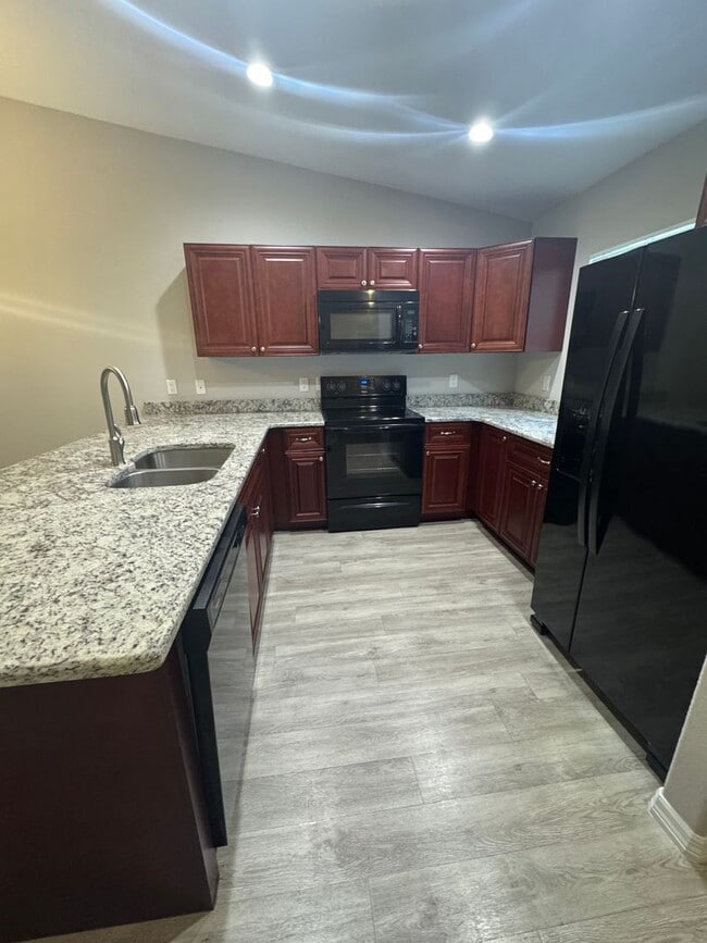Building Photo - Charming 2BR/2BA Duplex in Citrus Springs - Peaceful Living Awaits!