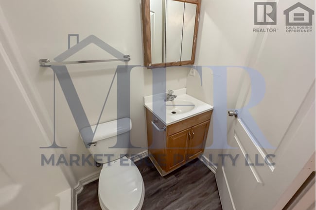 Building Photo - 3Bed/2.5Bath Townhouse at 24th St/Thomas! Ready for Immediate Move-In!