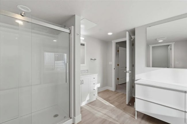 Building Photo - Available now!! 7 Bedroom/3.2 Bathroom home in Lehi