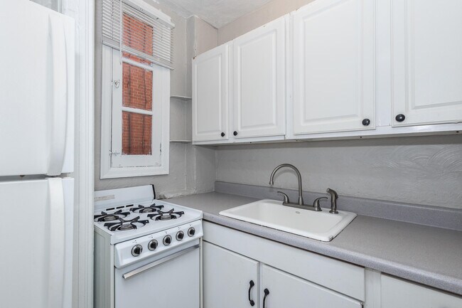 Building Photo - 1325 Corona